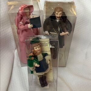 Victory Land Group 1995 Caroler Figurines Handcrafted. Vintage Christmas